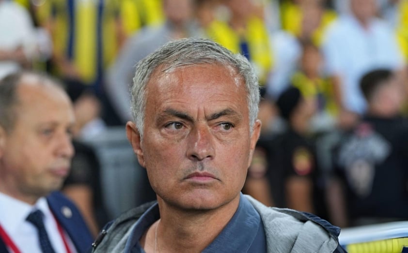 CHÍNH THỨC: HLV Jose Mourinho nhận án phạt tại Thổ Nhĩ Kỳ 533044